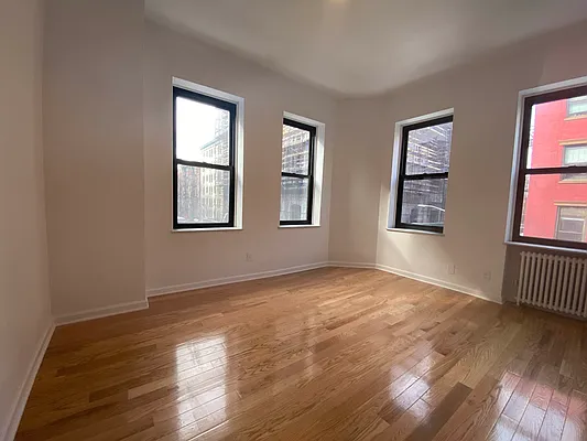 Rented by Dynamik Realty | media 21