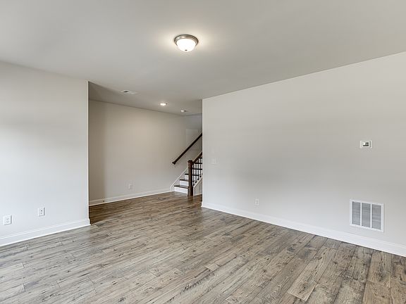 3rd image of 1276 Ainsworth Allley