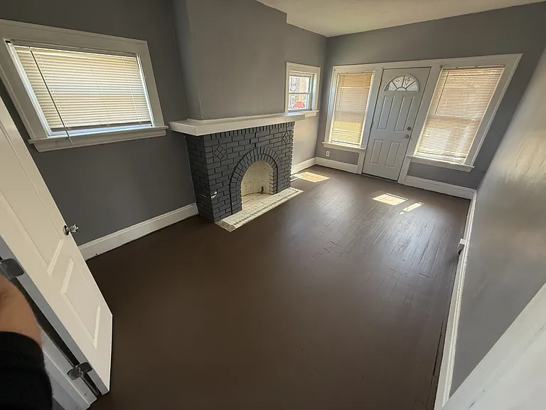 3412 E 147th St #1 — Photo 3