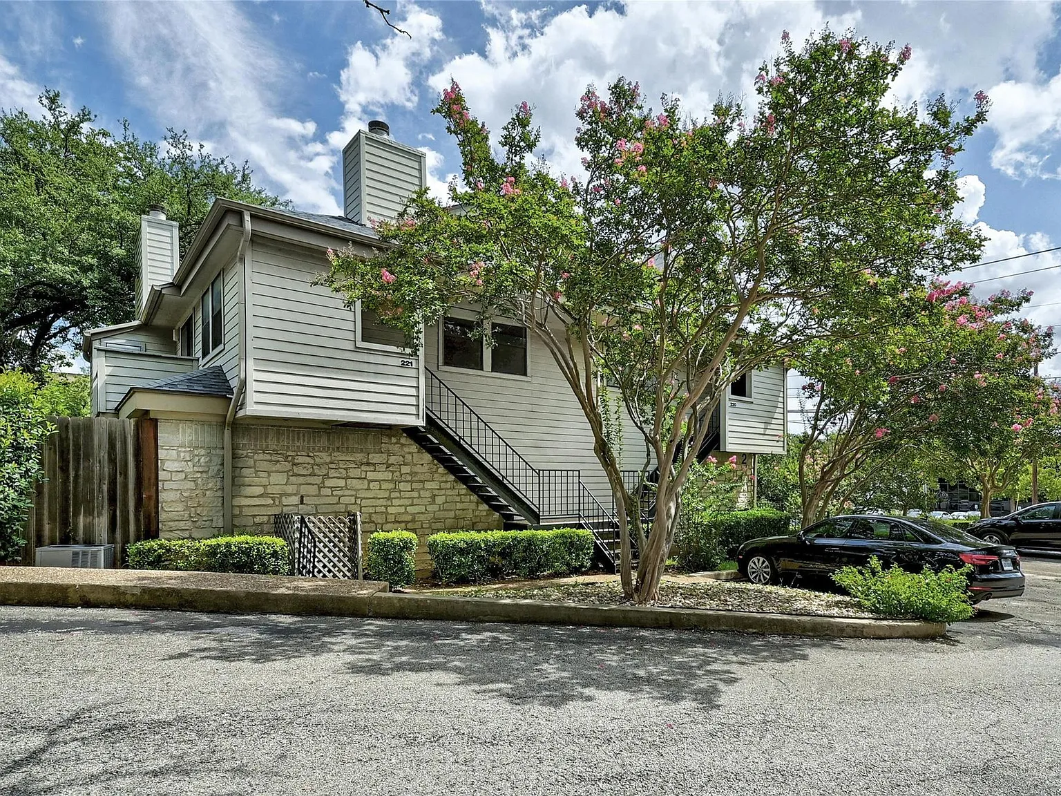 2 bed, 1.0 bath, 895 sqft, $1,675 — Photo 3