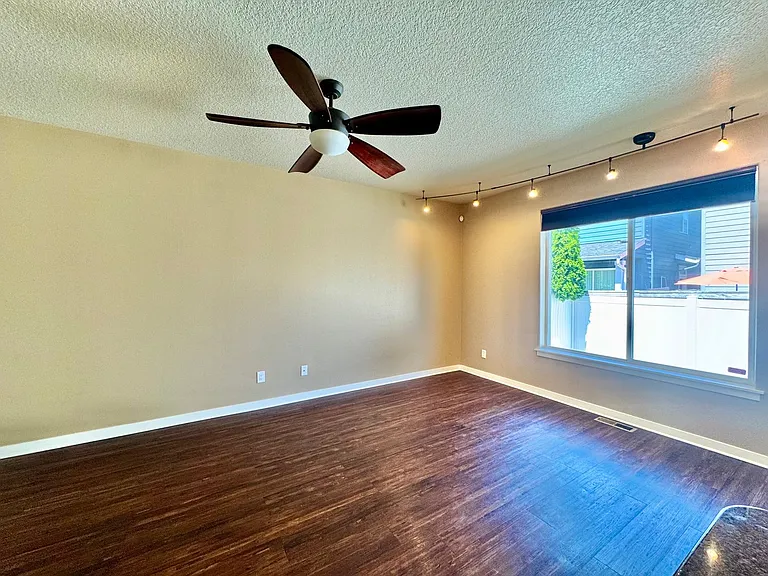 2401 NE 114th Ct — Photo 5