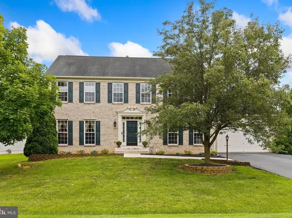 11208 Suffolk Dr, Hagerstown, MD 21742