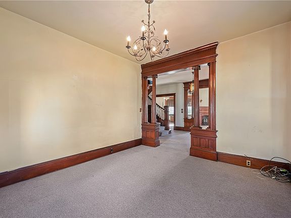6th image of 616 E Main St