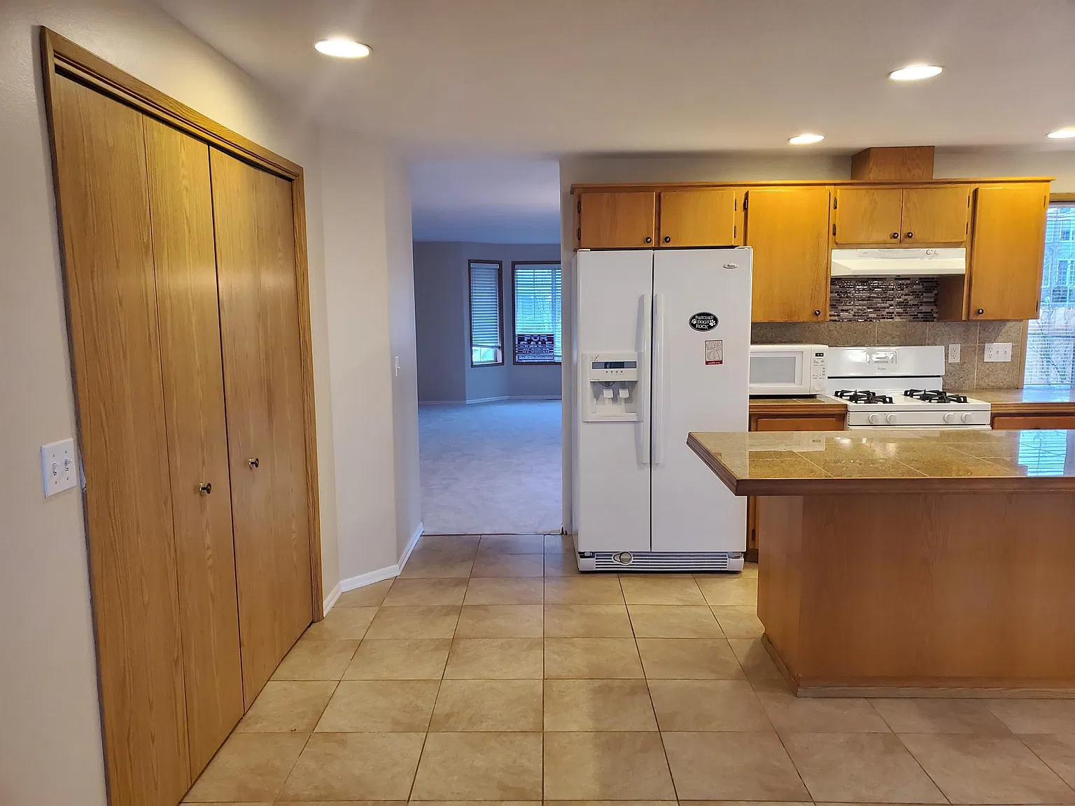 3 bed, 1812 sqft, $2,950 — Photo 2