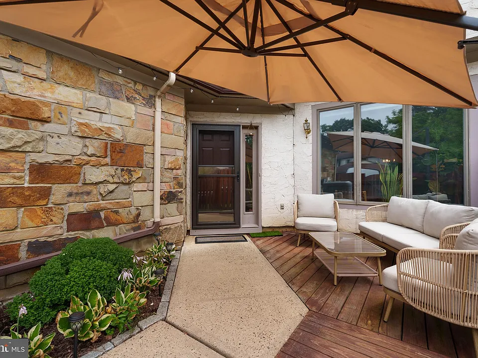 9 Woodmont Dr