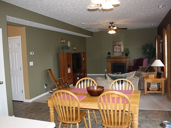 3rd image of 2407 Maxwell Dr