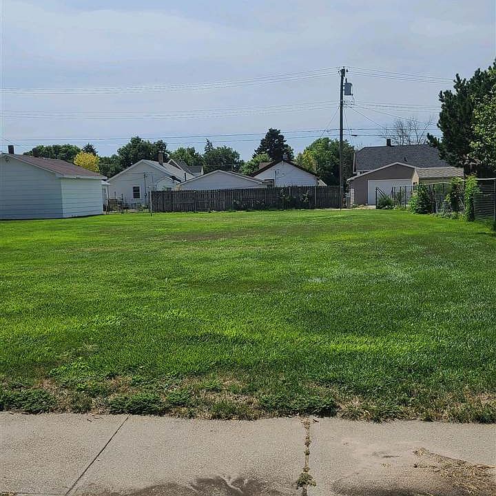 2nd image of 402 W 6th St