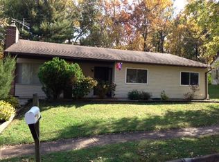 32 Brookfield Cir, Sterling, VA 20164