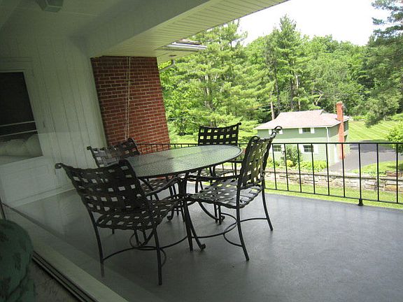 4th image of 312 N Countryside Dr