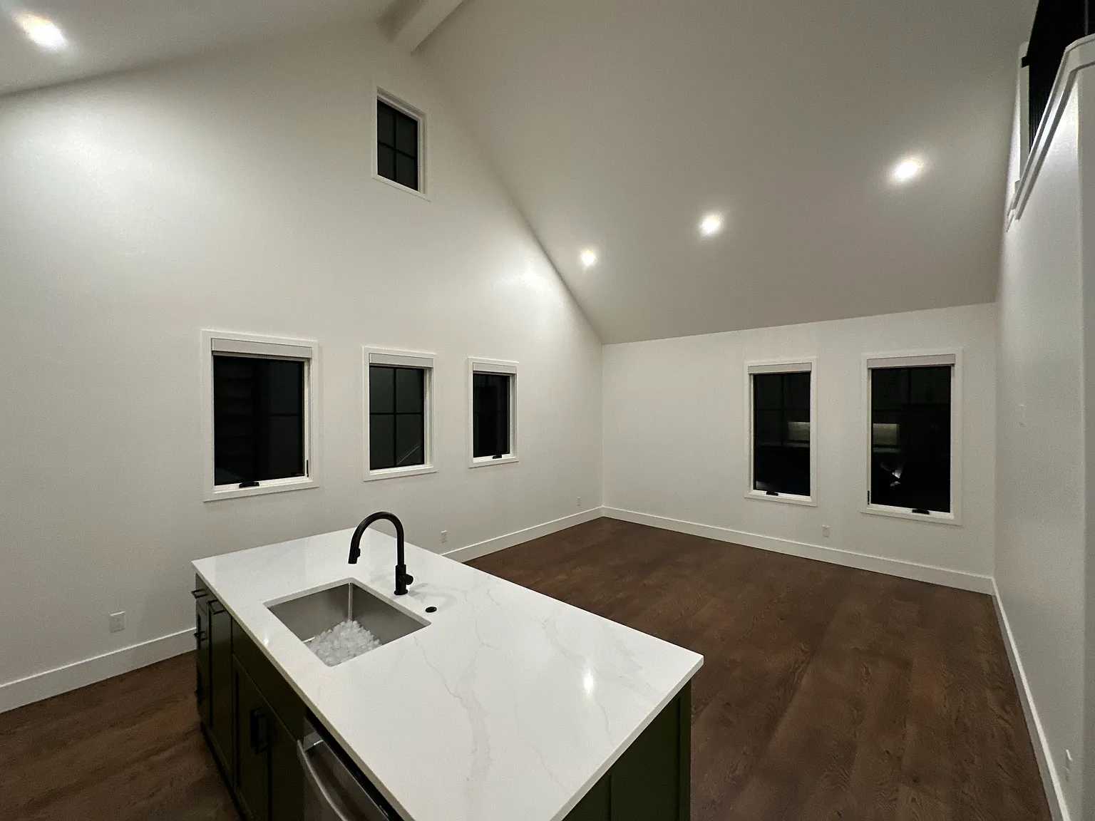 1 bed, 607 sqft, $1,600 — Photo 2
