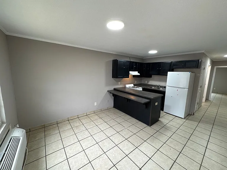 100 Kittrell St — Photo 2