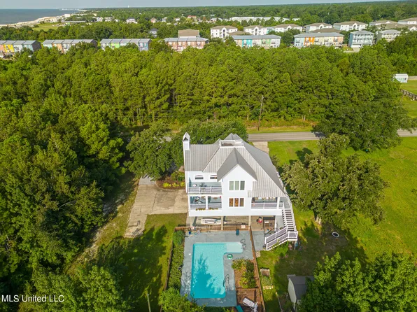 192 White Harbor Rd, Long Beach, MS 39560