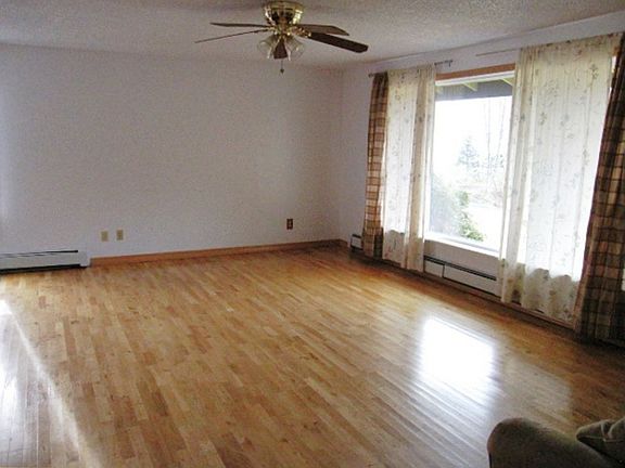 5th image of 3002 Barker St