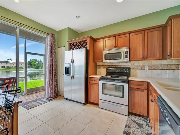 9808 Roundstone Cir, Fort Myers, FL 33967