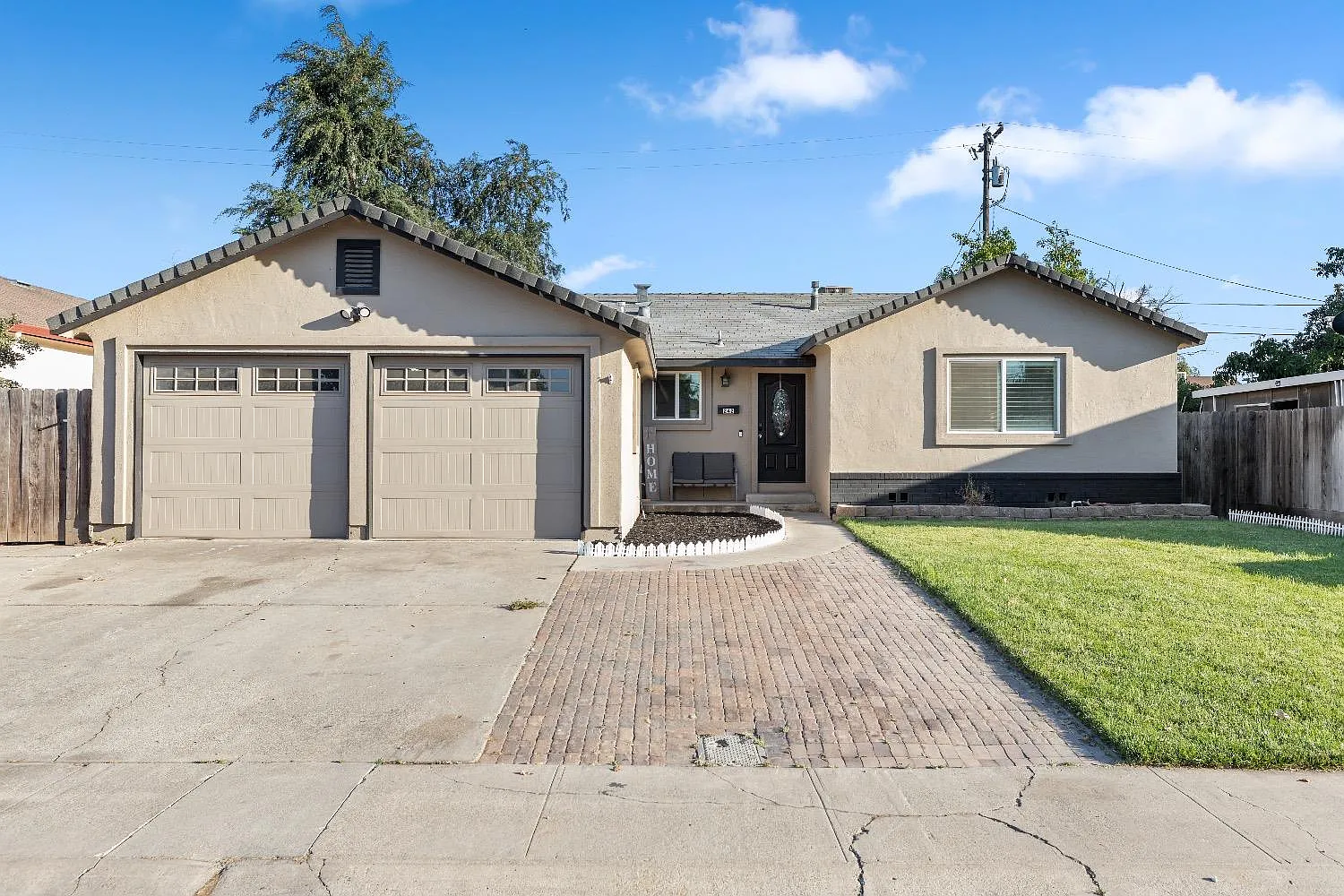 242 Martha St photo 1