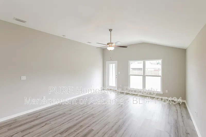 4 bed, 2.0 bath, 1921 sqft, $2,095 — Photo 3