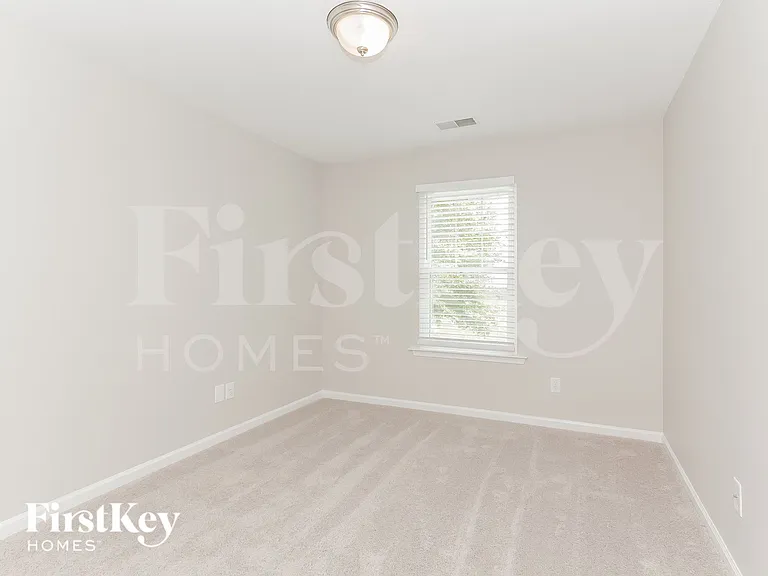 2607 Winding River Dr — Photo 12
