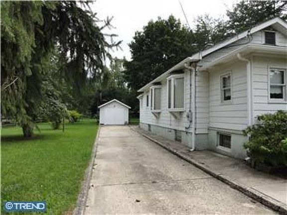 Paved Drive w/garage