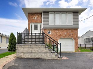 20 Terrace View Rd, Farmingdale, NY 11735