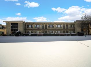 12 King Arthur Ct APT 11, Northlake, IL 60164