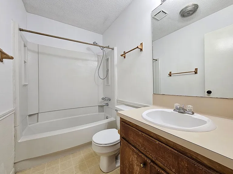 111 Bridle Dr — Photo 18