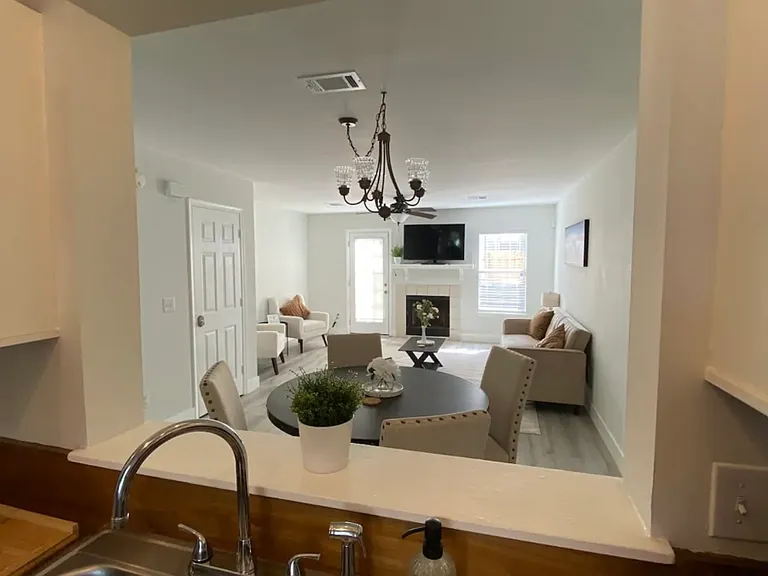 809 Reserve Way — Photo 3