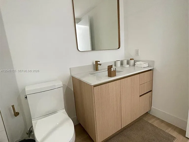 90 NE 32nd #819 — Photo 13