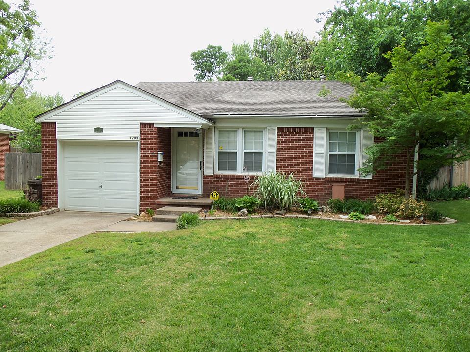 1st image of 1203 S New Haven Ave