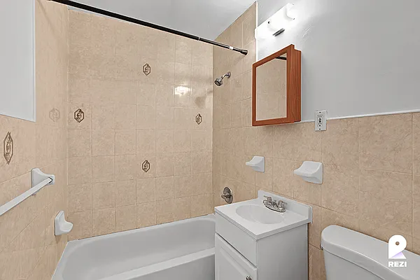 Rented by REZI | media 6