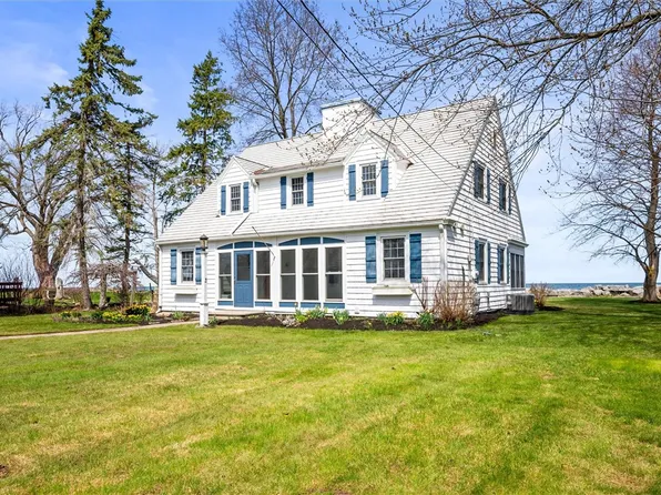 4 Summer Haven Dr, Hilton, NY 14468