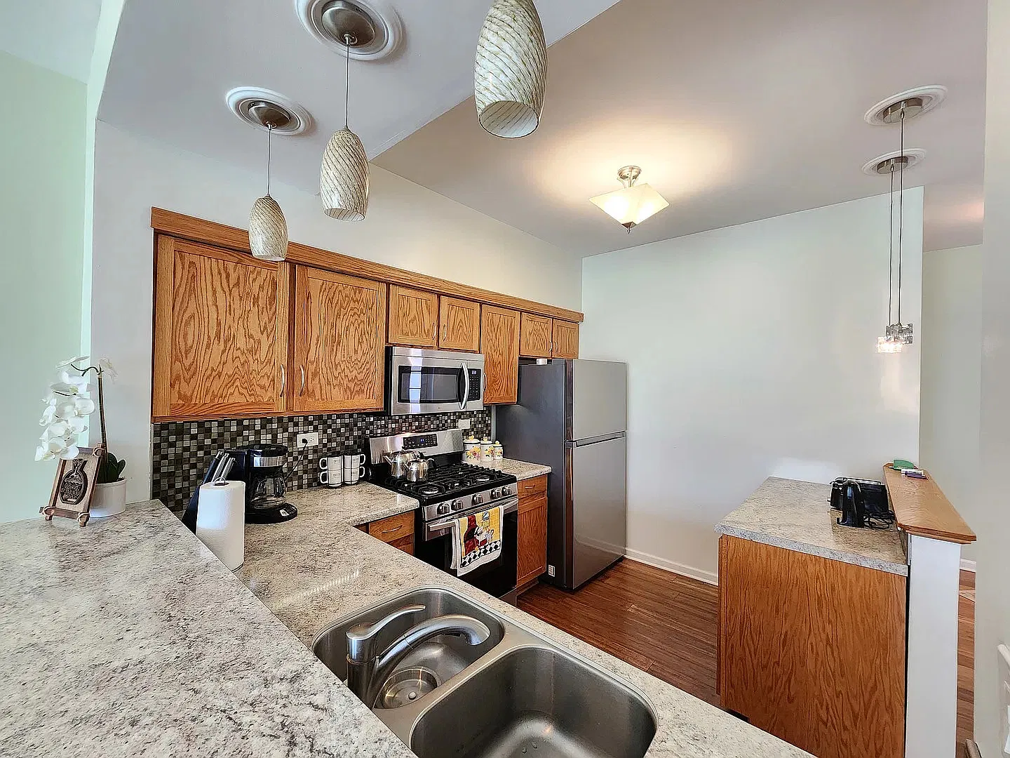 2 bed, 1268 sqft, $2,365 — Photo 4
