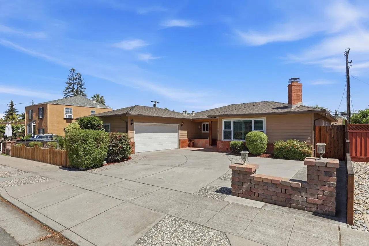 3 bed, 1572 sqft, $5,500 — Photo 2
