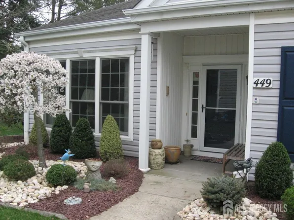 449 Bluebird Dr, Monroe Township, NJ 08831