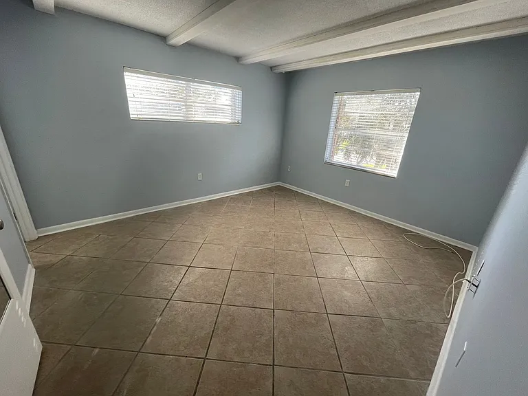 623 N Bay St #17 — Photo 2