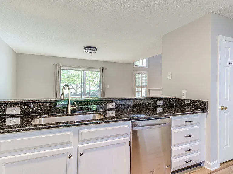 103 Unaka Ct — Photo 32