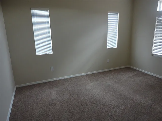 6301 Vaughn Dr NE — Photo 12