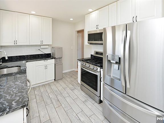 5th image of 612 Beech Ave