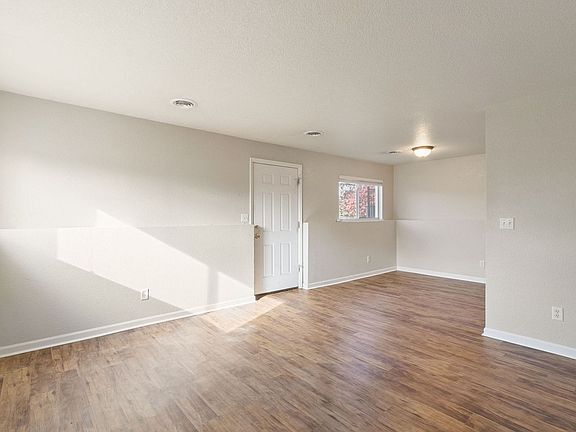 4th image of 251 1st St Unit 4