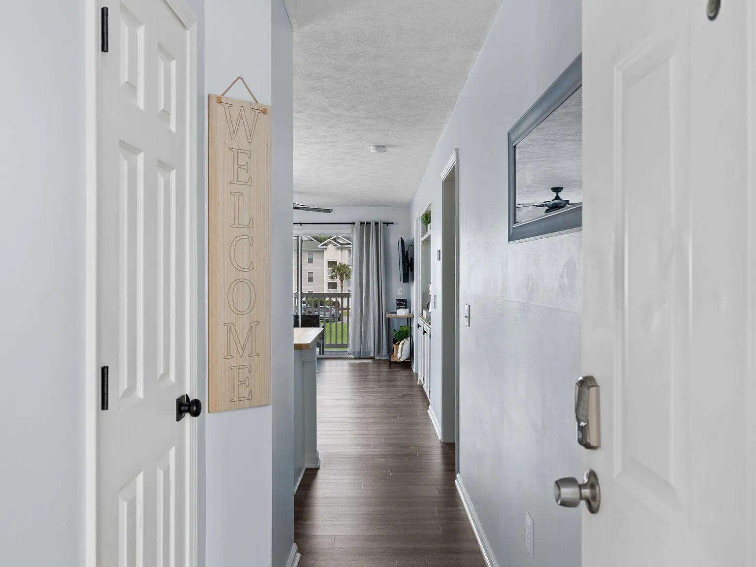 2 bed, 1000 sqft, $1,800 — Photo 2