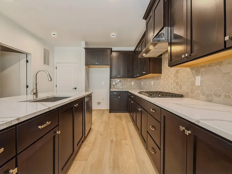 2107 Donatello Dr — Photo 20