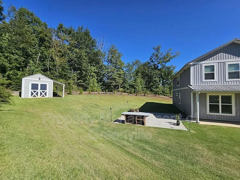 3 bed, 2.5 bath, 2315 sqft, $2,495 — Photo 2