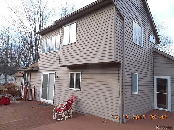 2nd image of 3371 River St