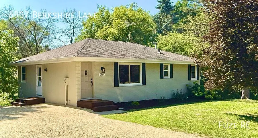 Remodeled 5BR/2BA Walkout Rambler Near Fish Lake Available Now! Lawn care Included! — Photo 2