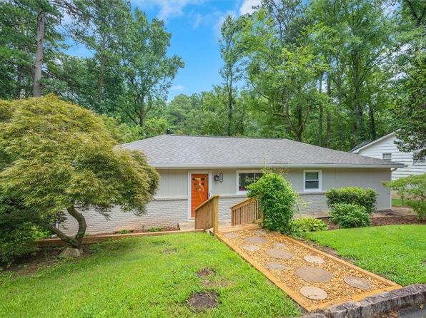 615 Spruce Dr, Pine Lake, GA 30072