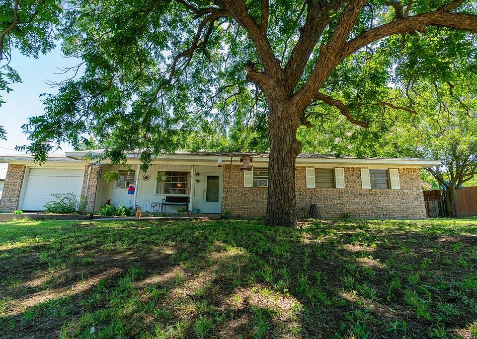 1st image of 304 N Singletary St