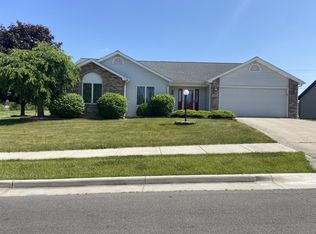 1401 Knoll Crest Dr, Kendallville, IN