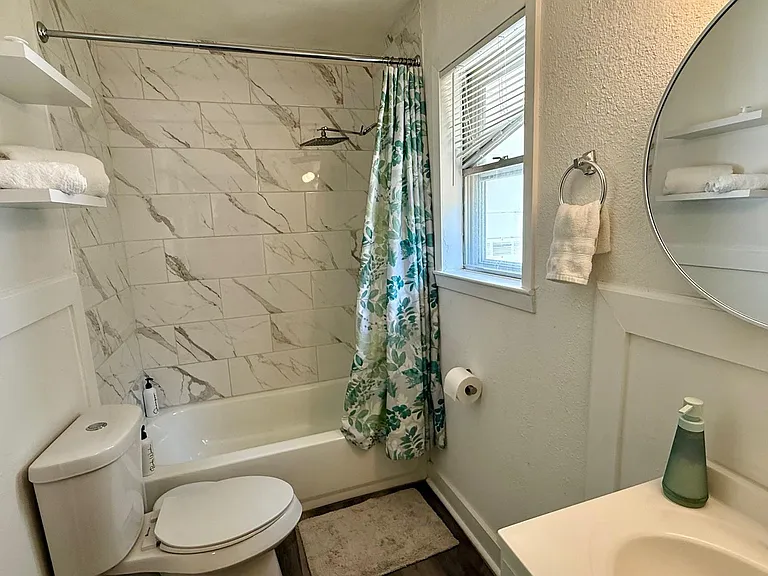 1802 E University Ave #A — Photo 6