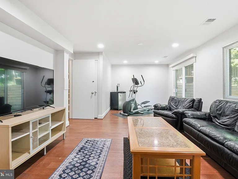 1509 Farsta Ct — Photo 25