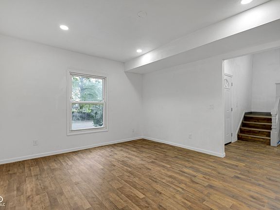 5th image of 2804 S Elm St