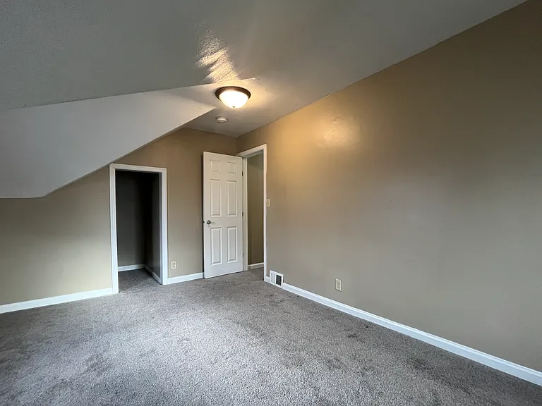 880 Wilson Avenue — Photo 13